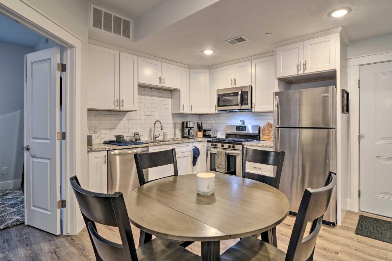 Modern Traverse City Condo About 1 Mi To Bay! 외부 사진