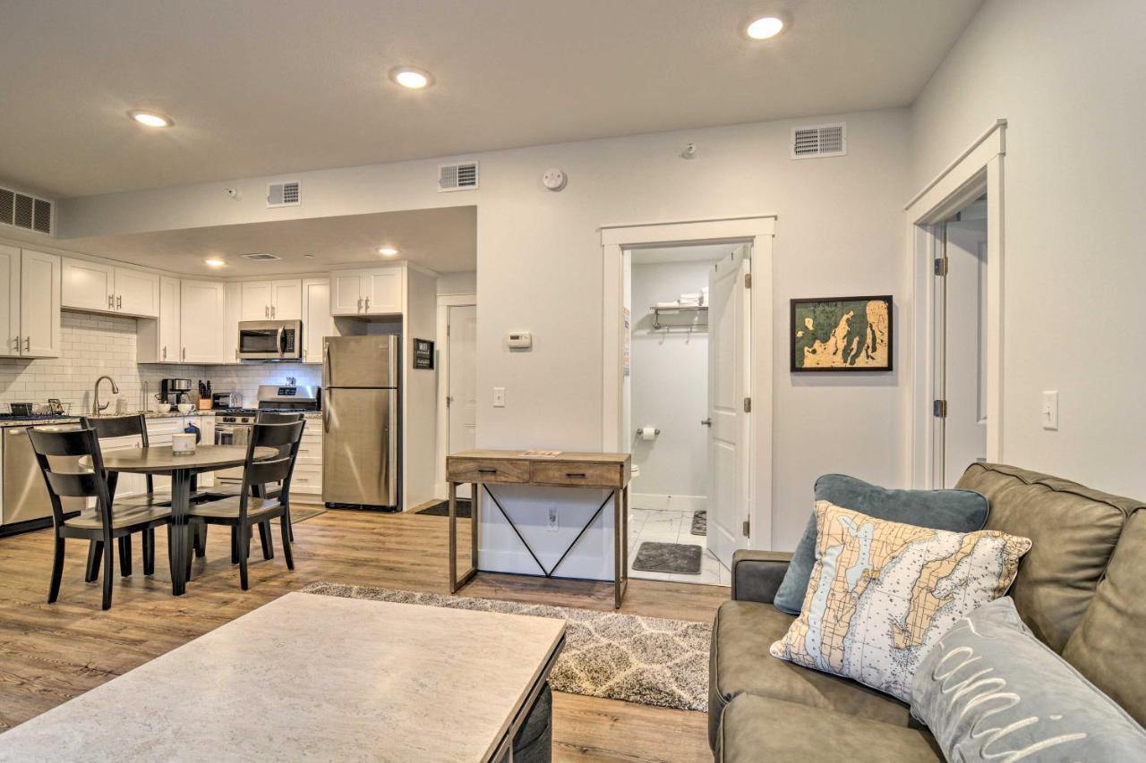 Modern Traverse City Condo About 1 Mi To Bay! 외부 사진