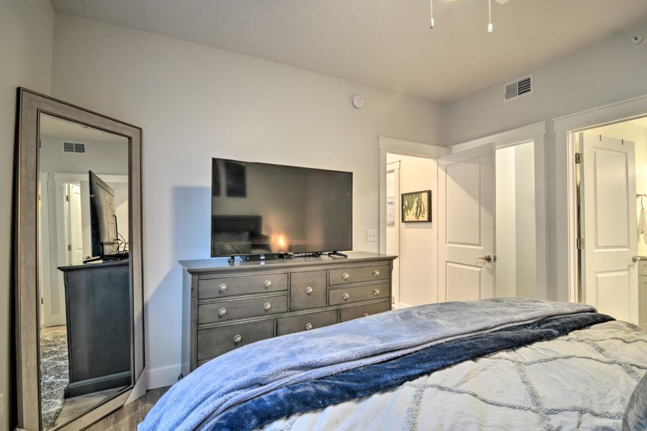 Modern Traverse City Condo About 1 Mi To Bay! 외부 사진