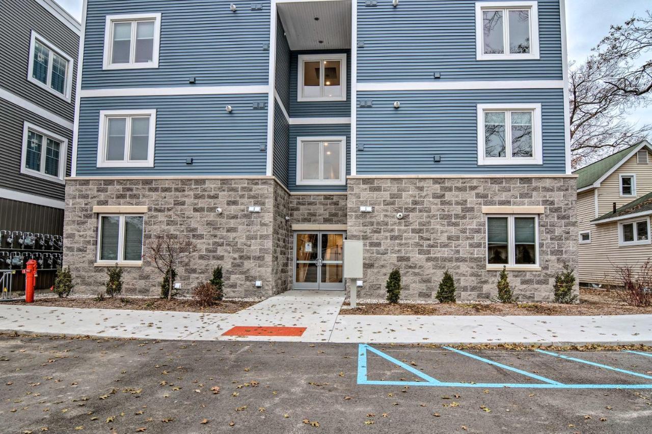 Modern Traverse City Condo About 1 Mi To Bay! 외부 사진